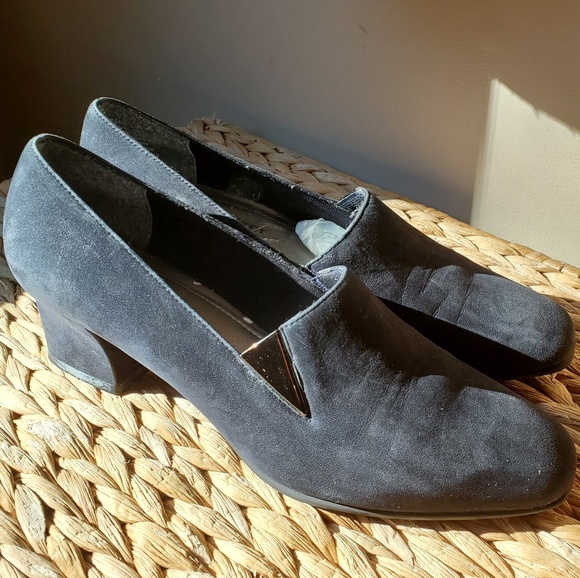 NATURALIZER black suede heels - Picture 3 of 4